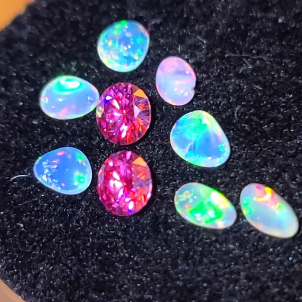 Multi fire welo opal vvs1 diamonds
